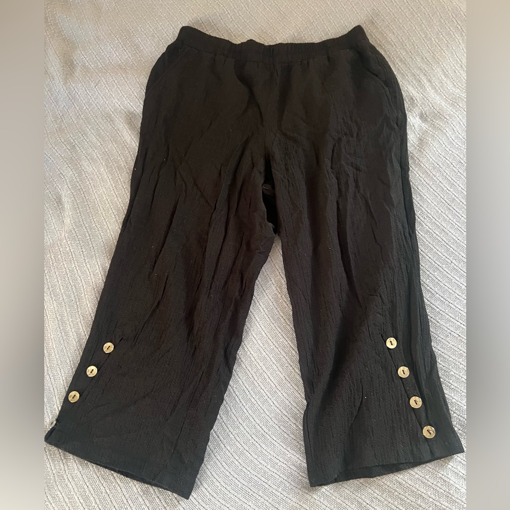 JM Collection Black Cropped Pants with Button Accents